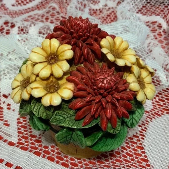 Mother’s Day Bouquet Harmony Kingdom Garden - Picture 9 of 9